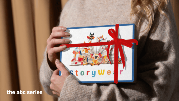 ABC絵本の仲間たちを描いたStoryWearギフトボックスのデザイン案